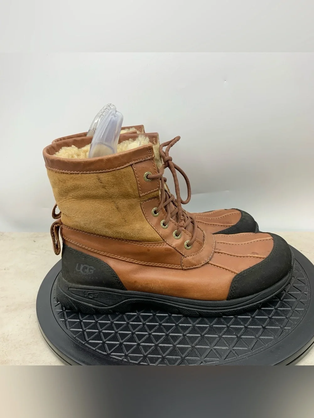 UGG Hilgard Boots Men Size 11 Shoes 3017 Brown Black Leather Suede Fur Lined